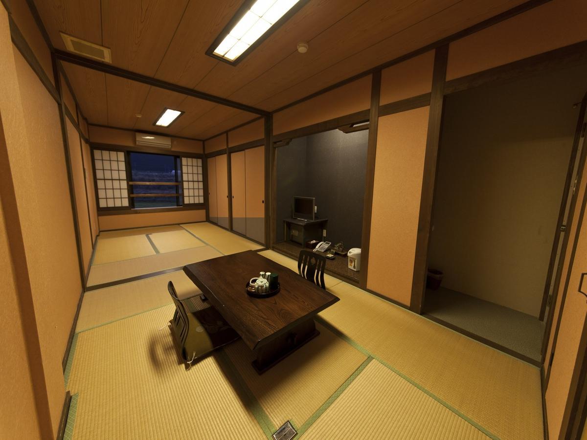 Готель Gokuraku Onsen Takumi No Yado Такахару Екстер'єр фото